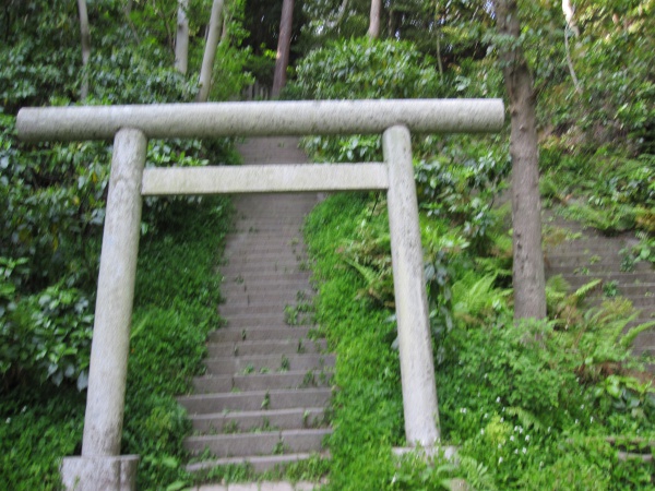 鎌倉の大江広元墓・毛利季光墓・島津忠久墓の鳥居