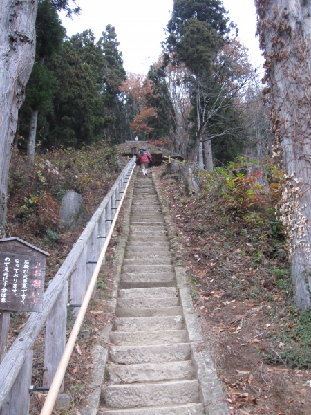 大内宿のお堂への階段