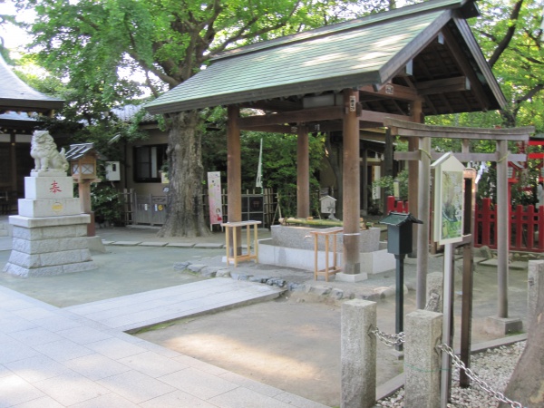 大田区新田神社に手水舎