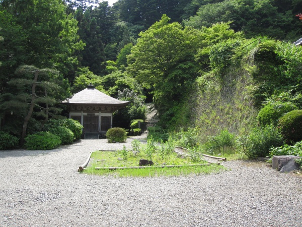 雲巌寺の境内