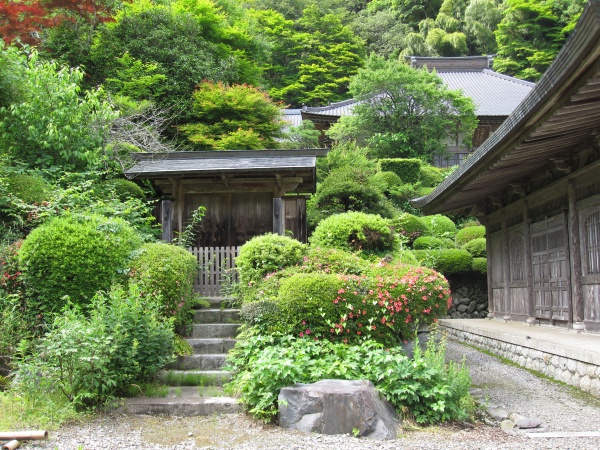 雲巌寺の境内