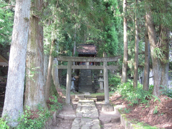 日光の青龍神社の参道