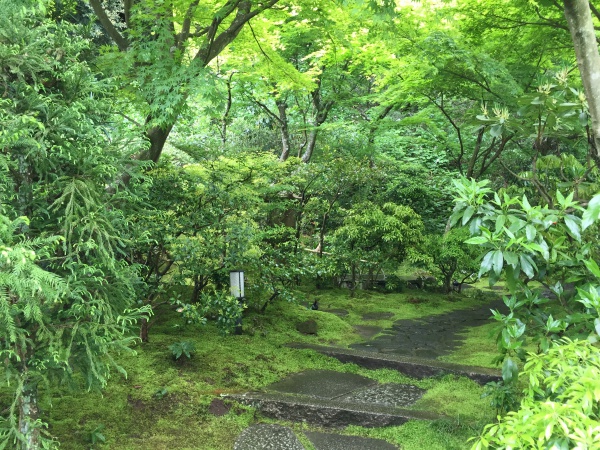 東慶寺の境内庭