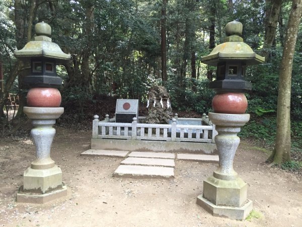 鹿島神宮のさざれ石